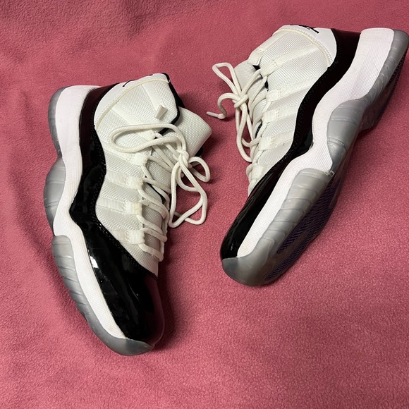 Air Jordan Retro 11 size 8 528896-103 - Picture 3 of 11